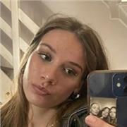 Camille, étudiante qui vous propose des cours de maths pour collège/lycée. Je peux également aider en physique chimie.